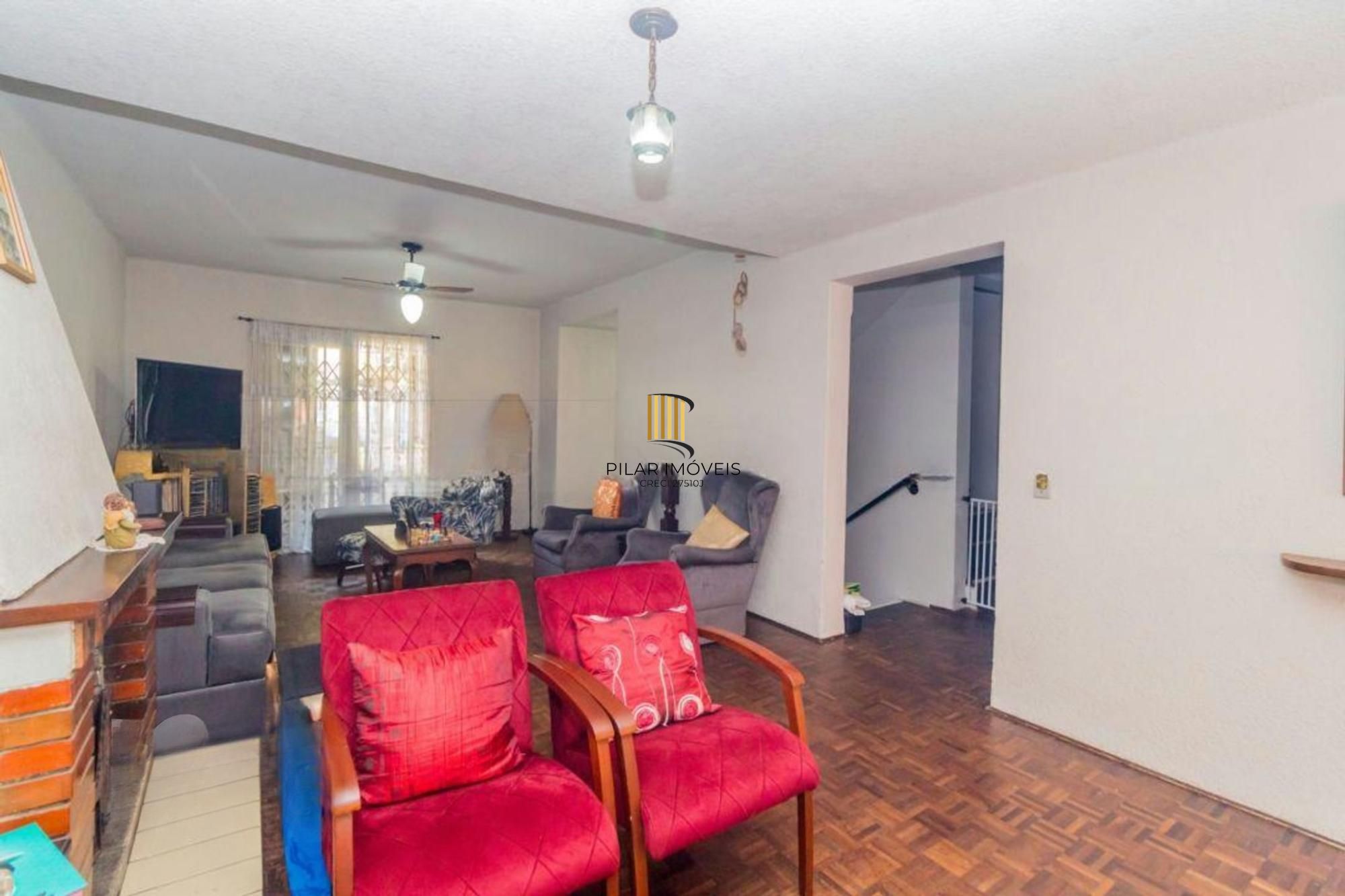 Casa com 255 metros privativos e pátio com piscina no Bairro Higienópolis