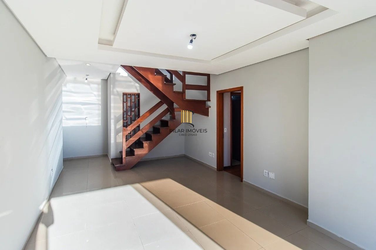 Cobertura de 3 quartos com piscina e 2 vagas no Bairro Mont Serrat.