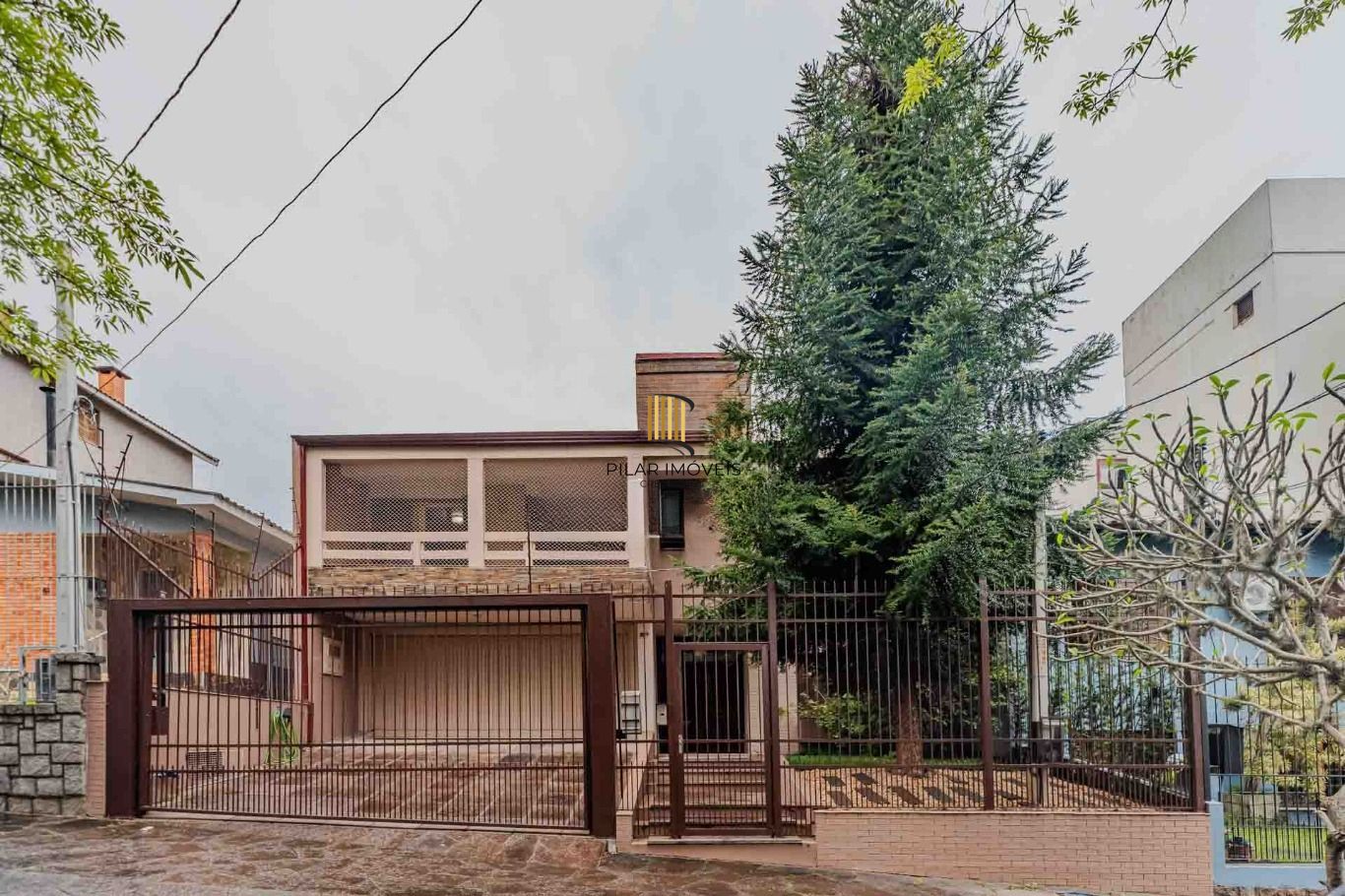 Casa com 3 quartos e 4 vagas no Bairro Vila Ipiranga