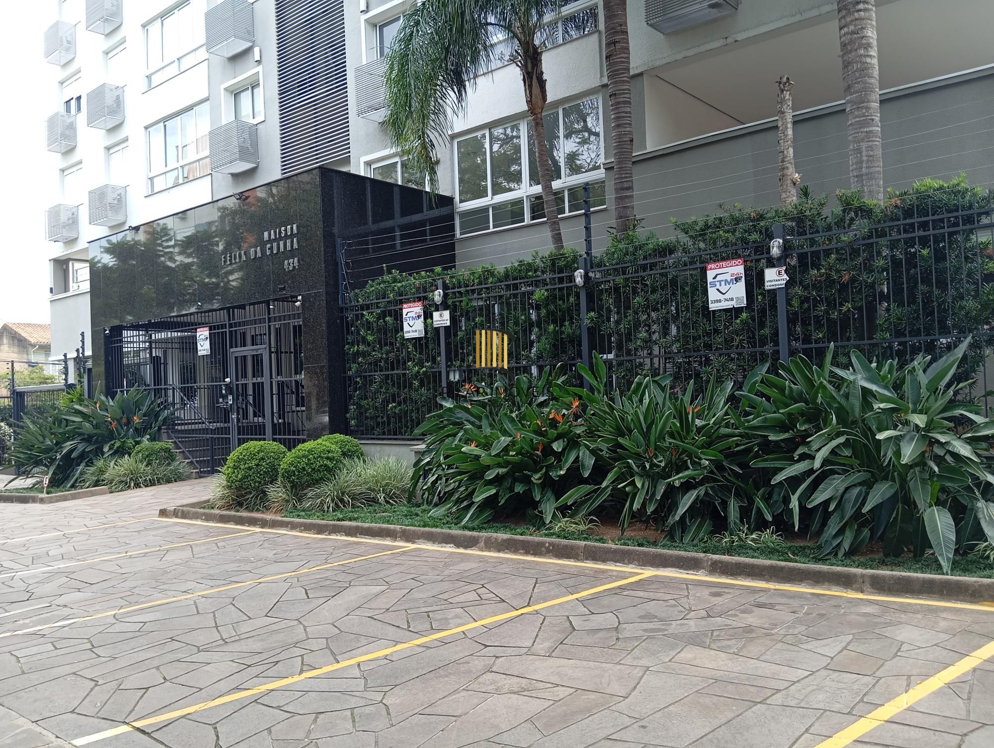 Apartamento com 2 Dormitórios, Vaga Dupla e Elevador no Floresta