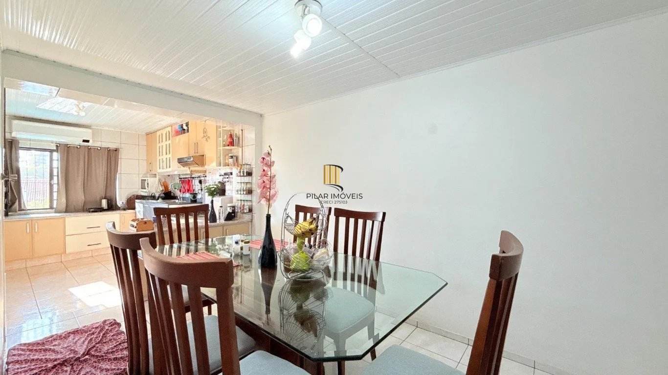 Casa com 4 quartos, vaga coberta, piscina e pátio no bairro Cristo Redentor