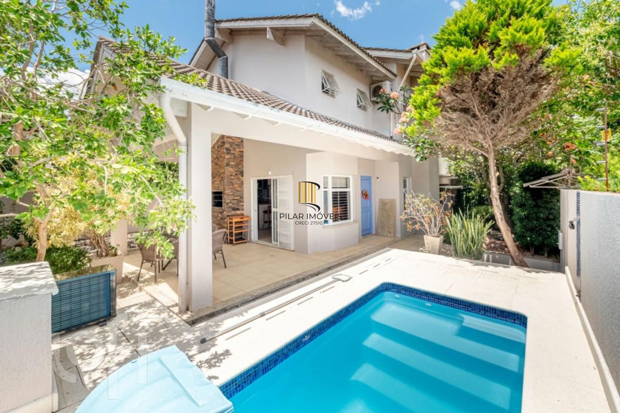 Casa 3 Dormitórios com Suíte e Piscina no Teresópolis