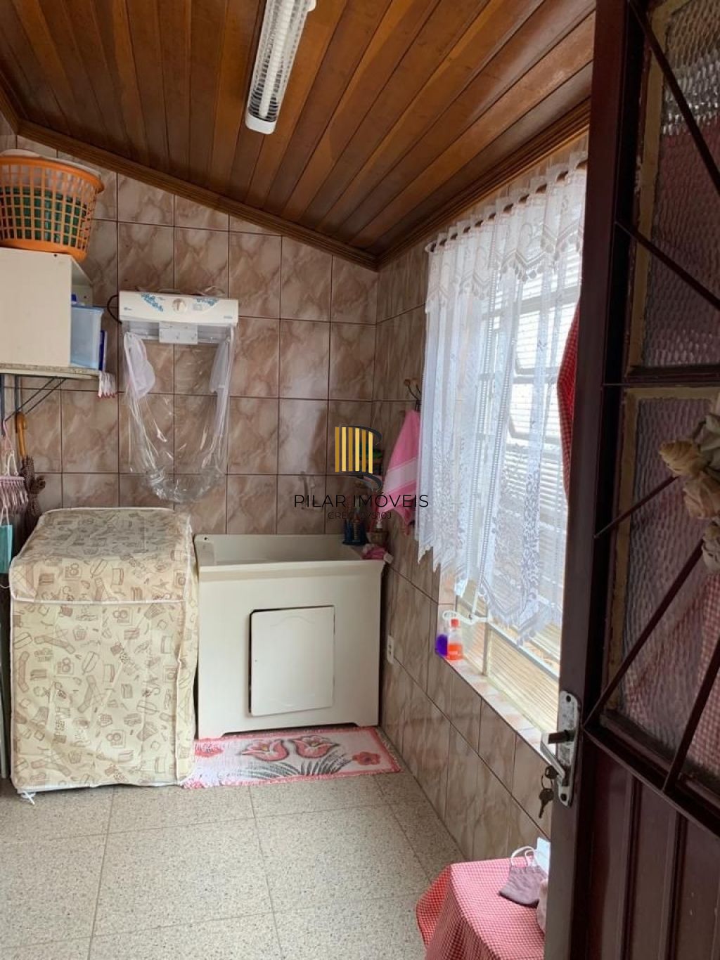 Casa de 3 dormitórios no bairro Sarandi