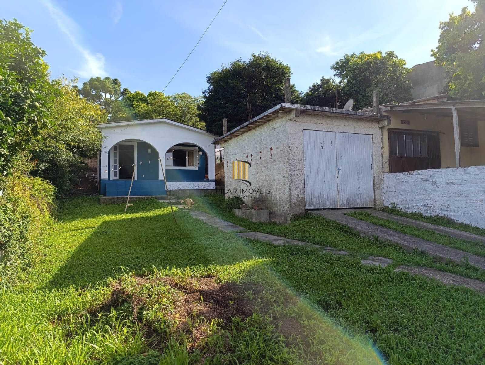Casa de 2 quartos , pátio, 1 vaga no bairro Lomba do Pinheiro
