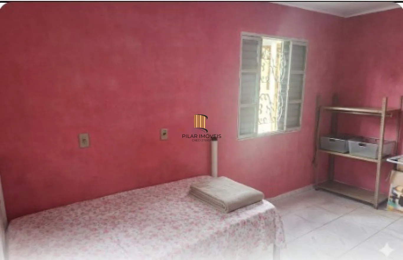 Casa de 3 dormitórios e 2 vagas de garagem em Canoas.