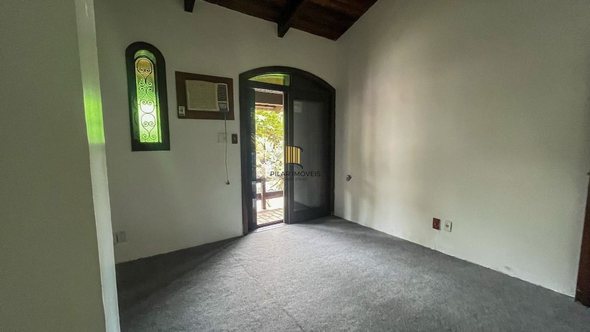 Casa com 5 quartos, 5 vagas e 265m² à venda no bairro Tristeza.