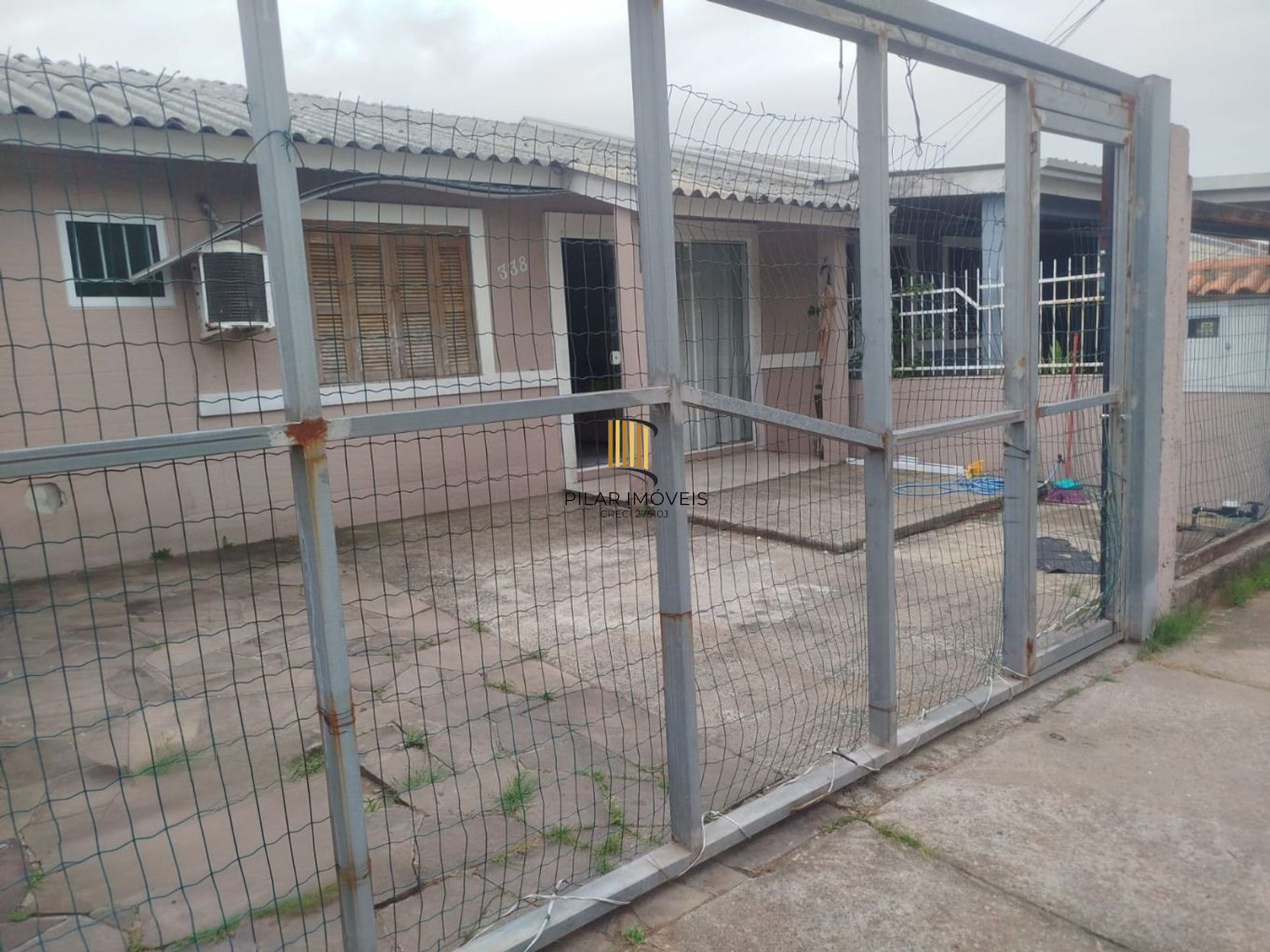 Casa de 2 dormitórios e 2 vagas de garagem em são José Canoas.