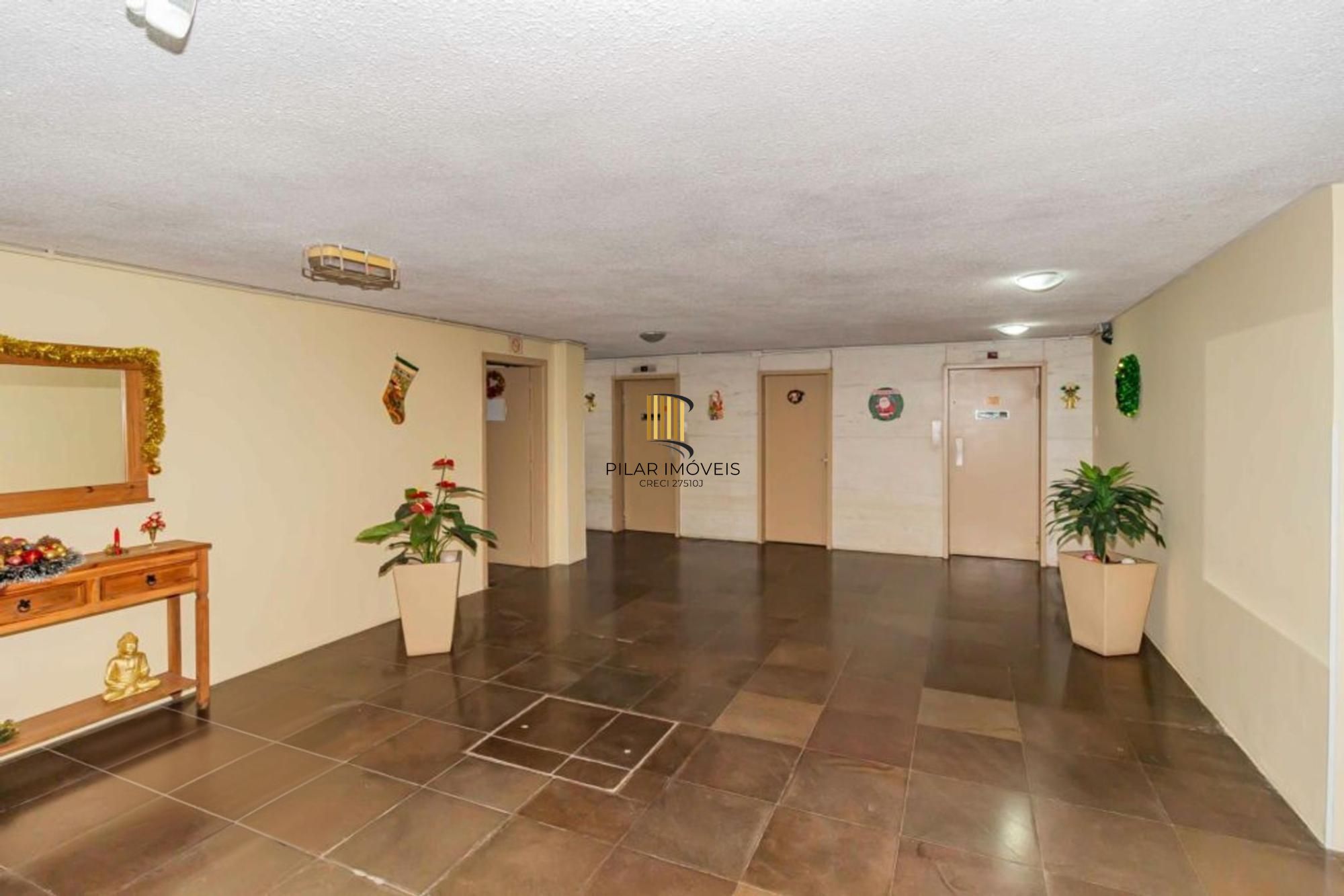 Apartamento com 2 quartos, elevador semi mobiliado no bairro Floresta.