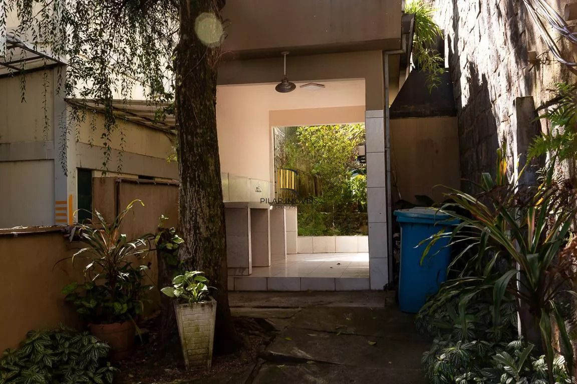 Apartamento com 3 quartos e 1 vaga à venda em Rio Branco, Porto Alegre.