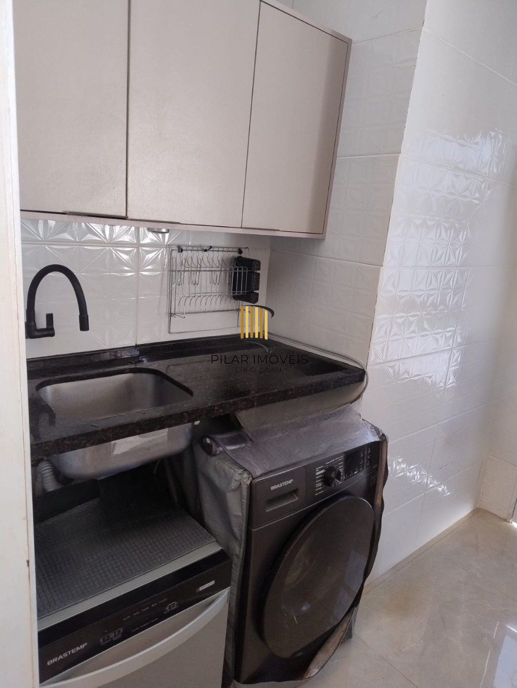 Casa com 3 dormitorios, 1 suíte e com 1 vaga de garagem coberta em Canoas.