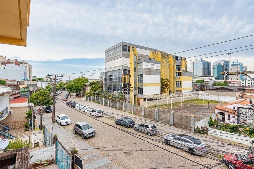 Apartamento com 1 Suite, sacada e 1 vaga de garagem no bairro Cidade Baixa