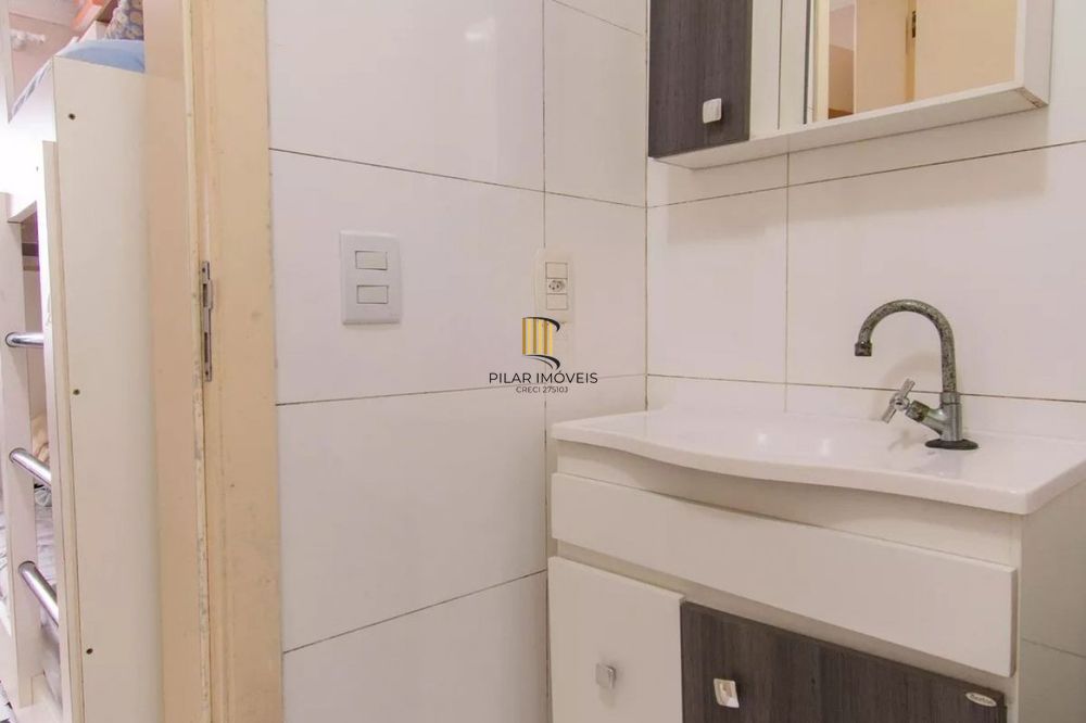 Casa de 3 dormitórios e 2 vagas de garagem em Canoas.