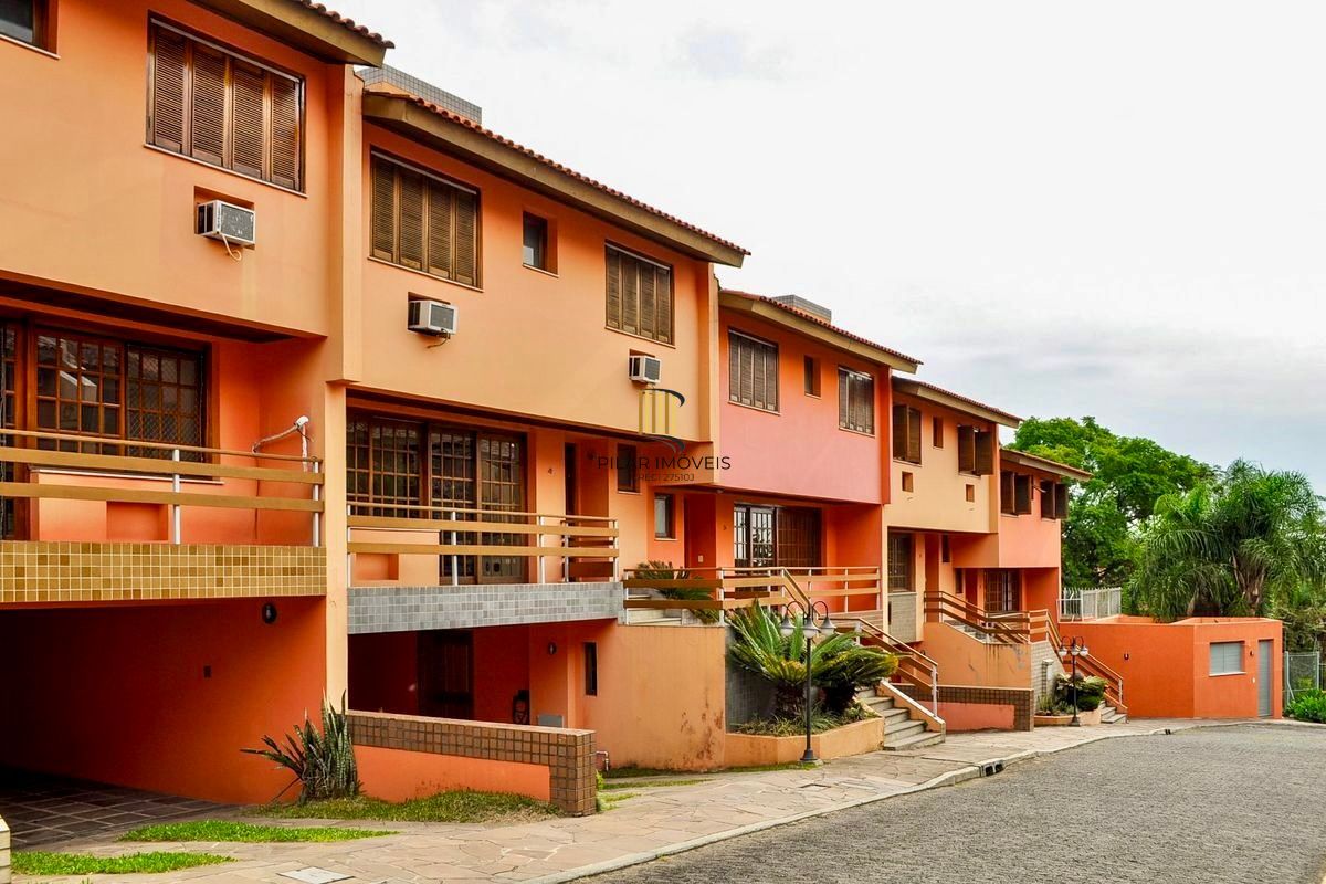 Ótima Casa condomínio pronta para morar, semi mobiliada, Bairro Menino Deus