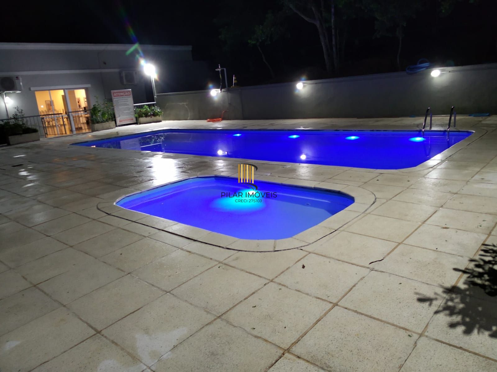 Apartamento com 2 quartos, semi mobiliado, piscina e portaria 24 hr em Gravataí