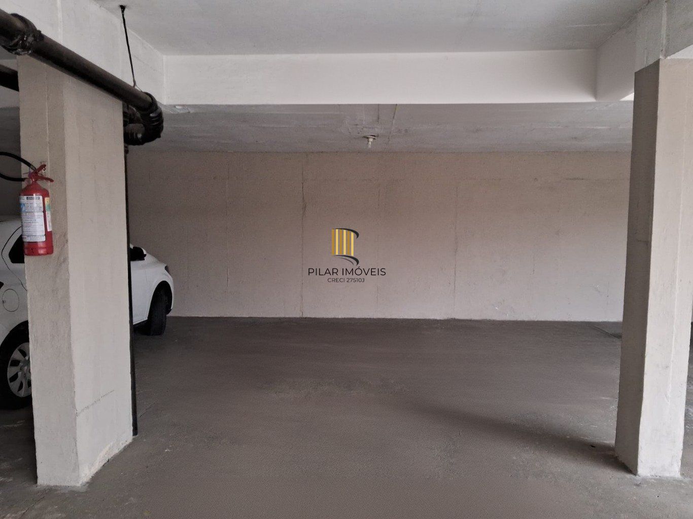 Apartamento com 2 dormitórios, dependência e 1 vaga no Bairro Menino Deus