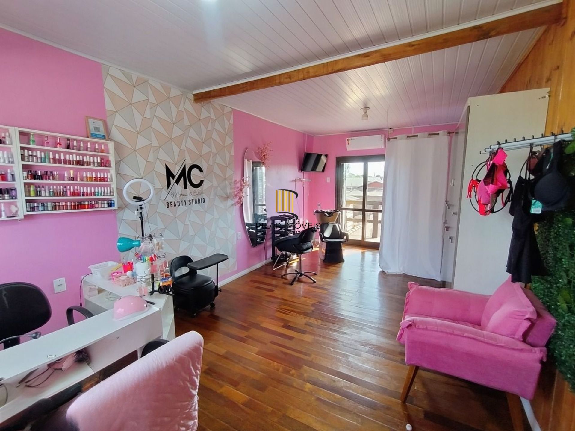 Casa de 4 dormitórios e 4 vagas de garagem em Canoas.