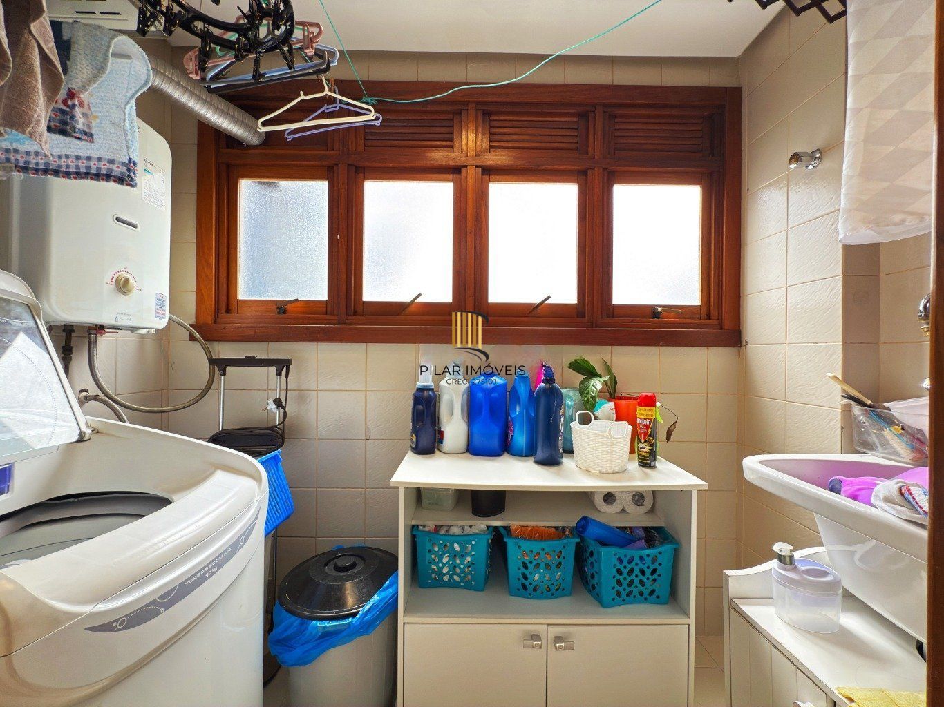 Cobertura de 3 quartos,suíte,elevador,2 vagas no bairro Mont Serrat