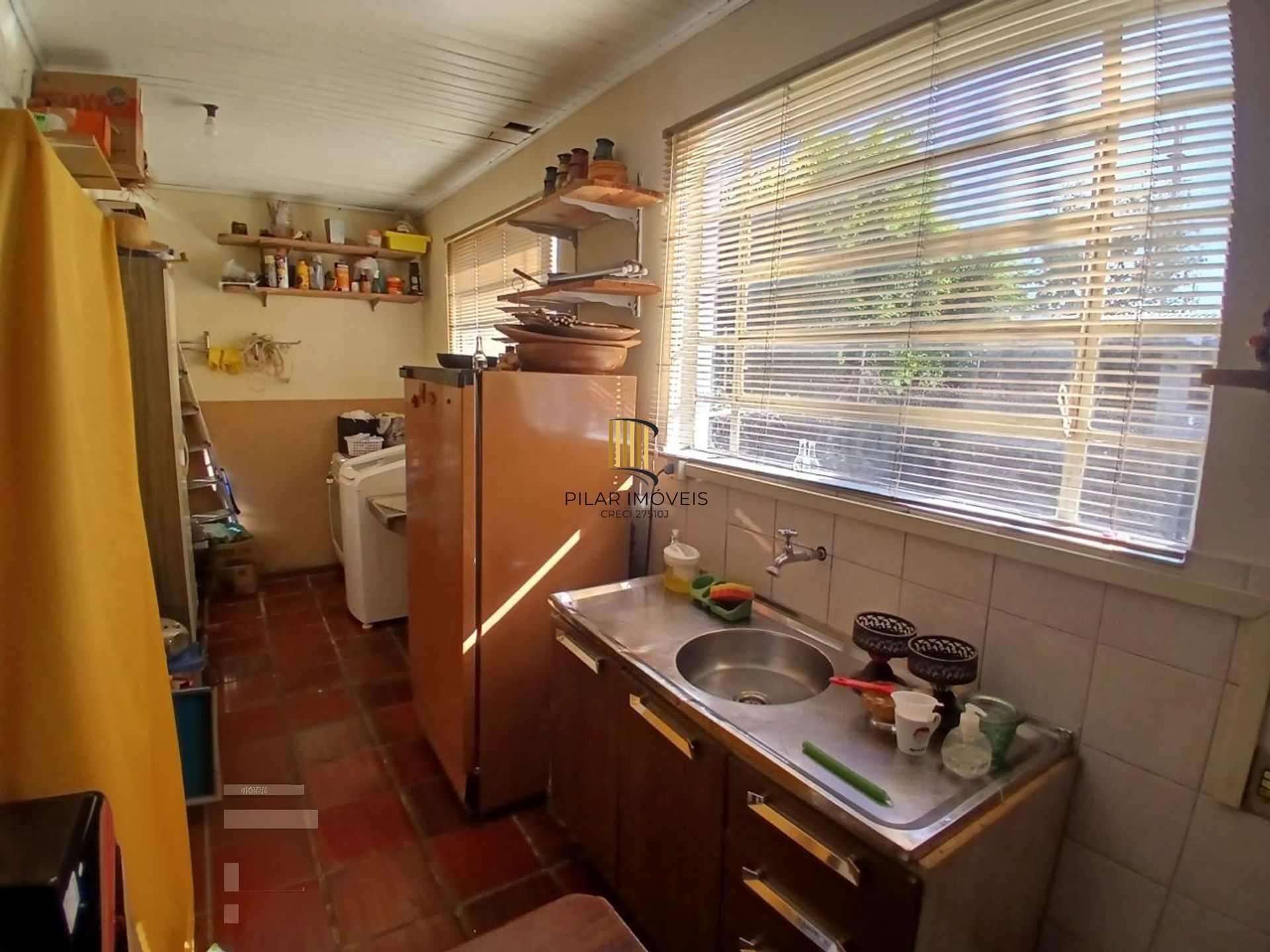 Casa com 3 dormitótrios, piscina e 2 vagas de garagem em Canoas.