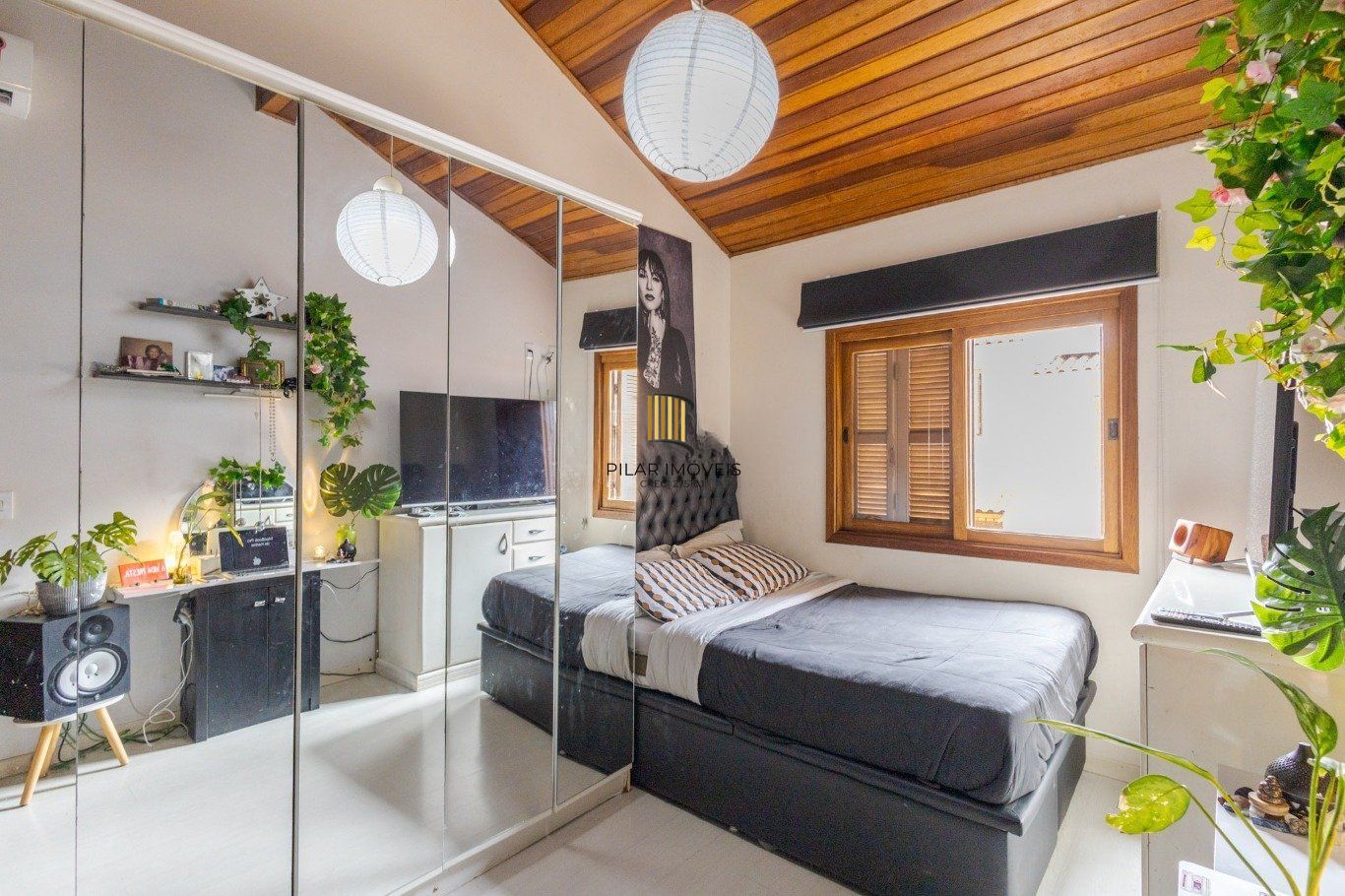 Casa com 3 quartos semi mobiliado com vaga no bairro Partenon