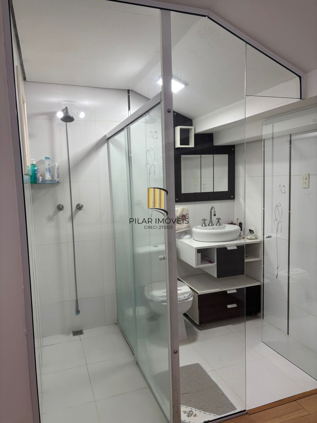 Casa com 2 quartos 2 suítes, 2 vagas e 99m² à venda em Hípica, Porto Alegre.