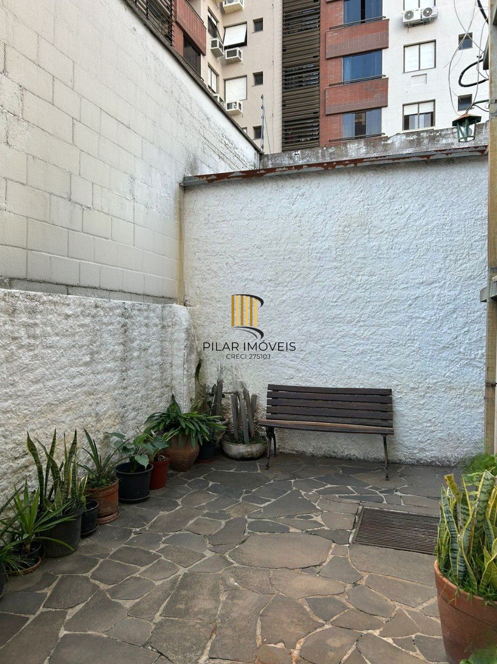 Apartamento térreo com 3 quartos no Bairro Cidade Baixa