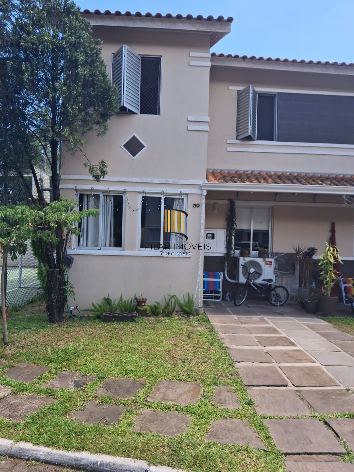 Casa em condomínio fechado de 3 dormitórios,2 vagas no bairro Parque Santa Fé.