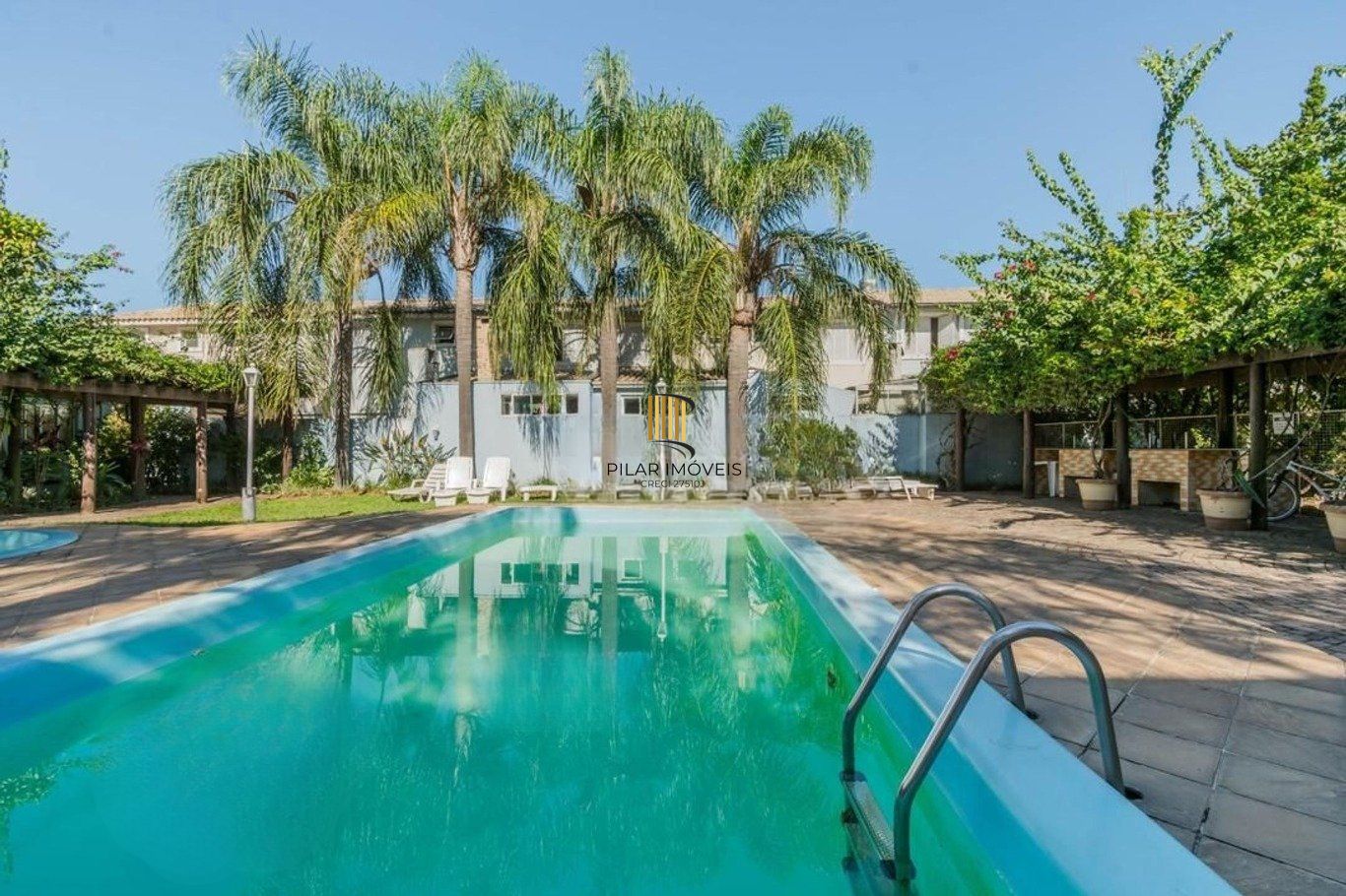 Casa em condomínio com 2 dormitórios e 2 garagem em Branco em Canoas.