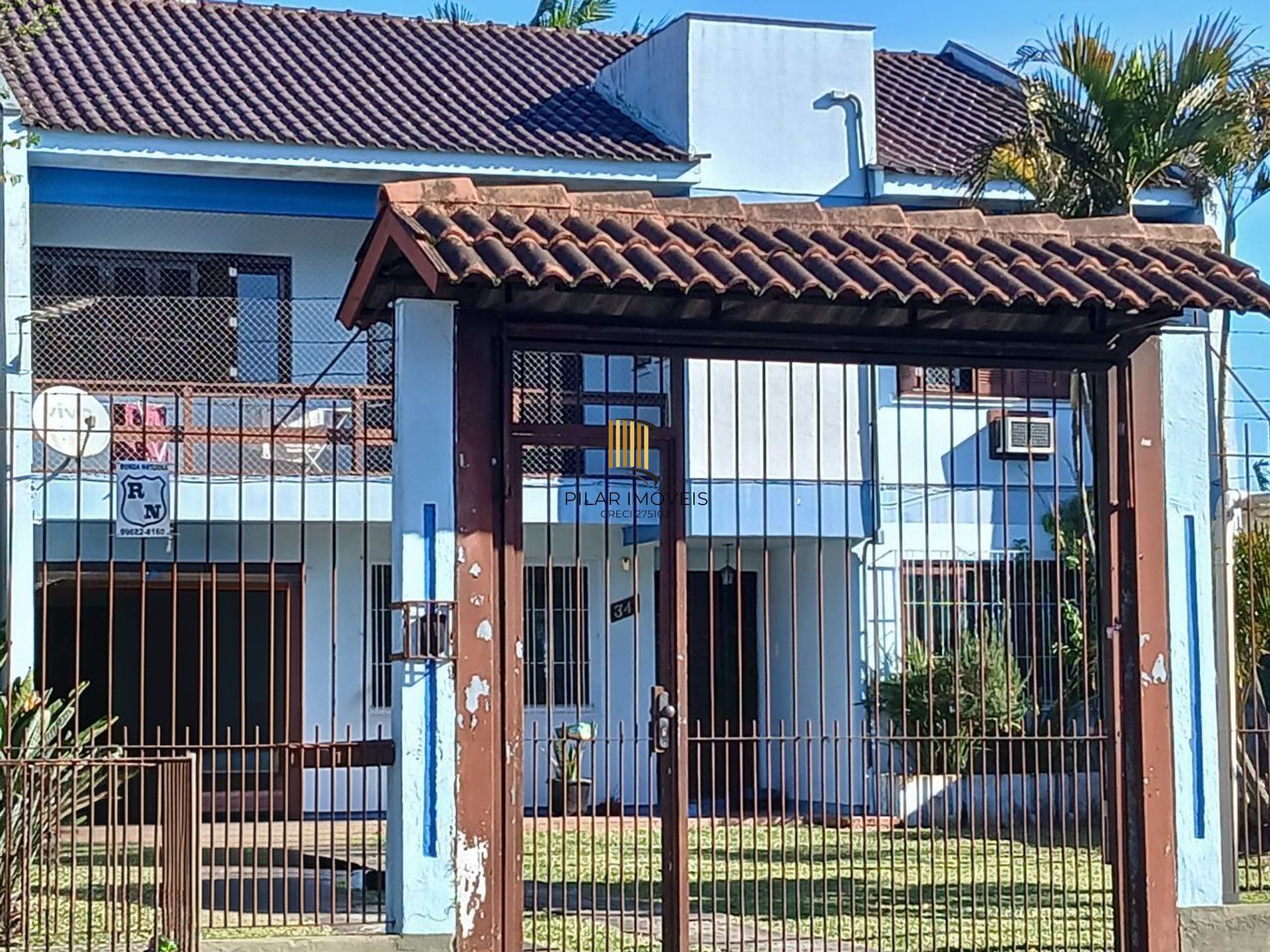 Casa com 3 dormitótrios, piscina e 2 vagas de garagem em Canoas.