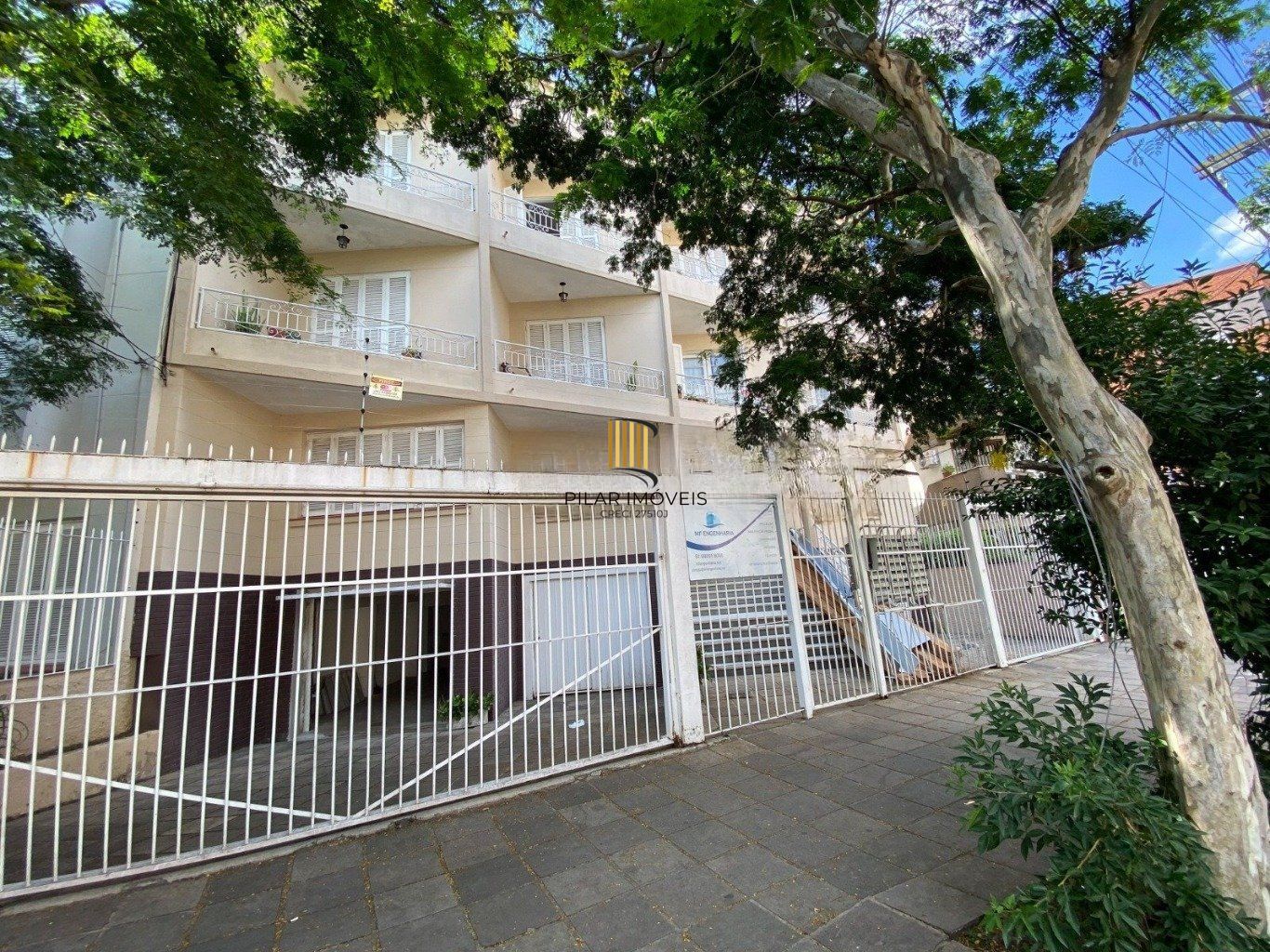 Apartamento térreo de 2 dormitórios no bairro Moinhos de Vento