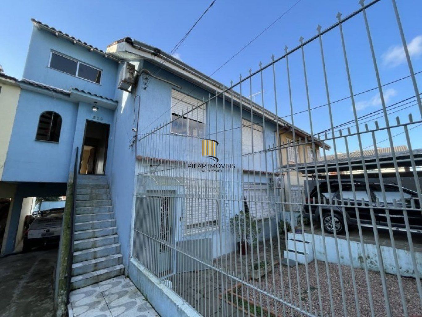 Casa geminada com 3 quartos, vaga de garagem e sacada no bairro Jardim Sabara