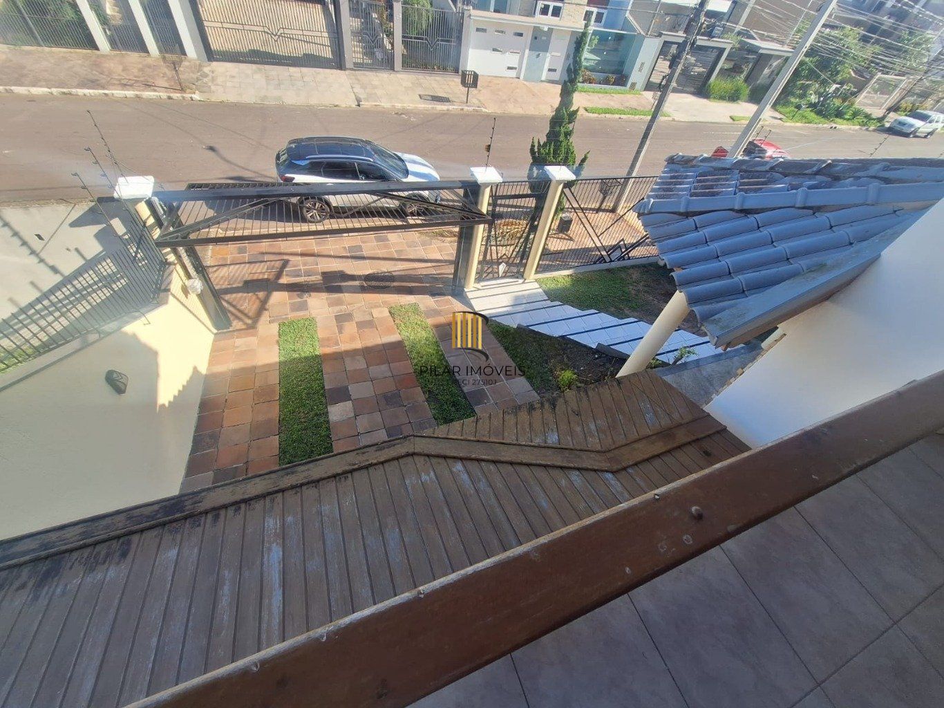 Casa 5 dormitórios, 1 suíte,  piscina e 2 vaga de garagem em Canoas.