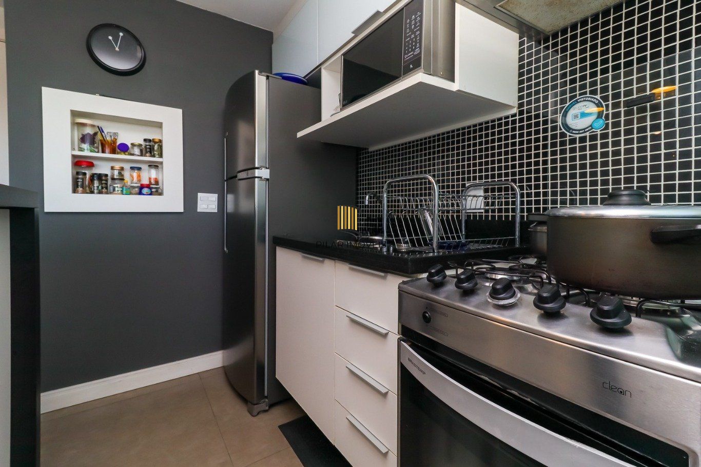 Apartamento de 3 dormitórios e 1 vaga de garagem no bairro Azenha/Porto Alegre.