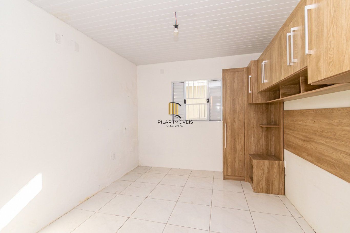 Casa de 2 dormitórios e 2 vagas de garagem em Cachoeirinha.