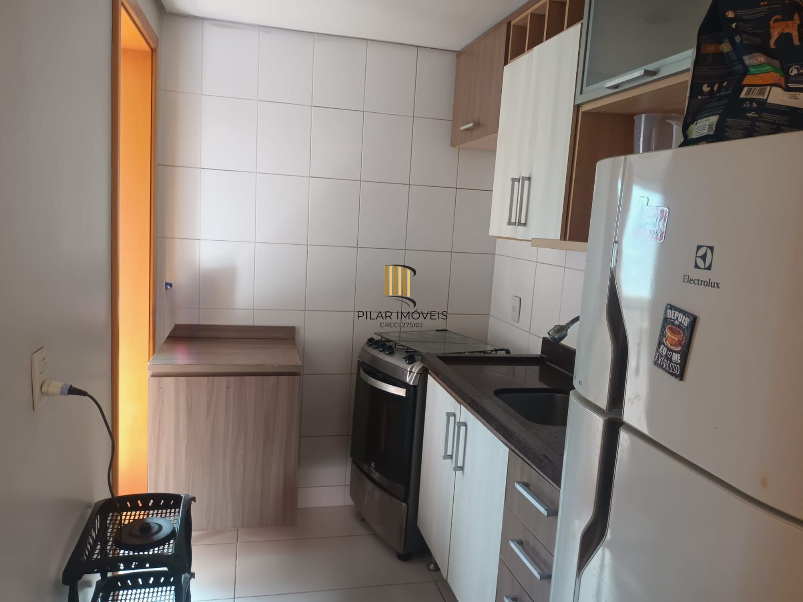 Apartamento com 2 dormitórios, elevador e 2 vagas de garagem em cachoeirinha.