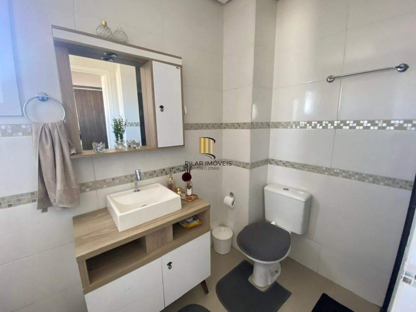 Casa de 3 quartos, 2 vagas de garagem cobertas no bairro Mato grande em Canoas.