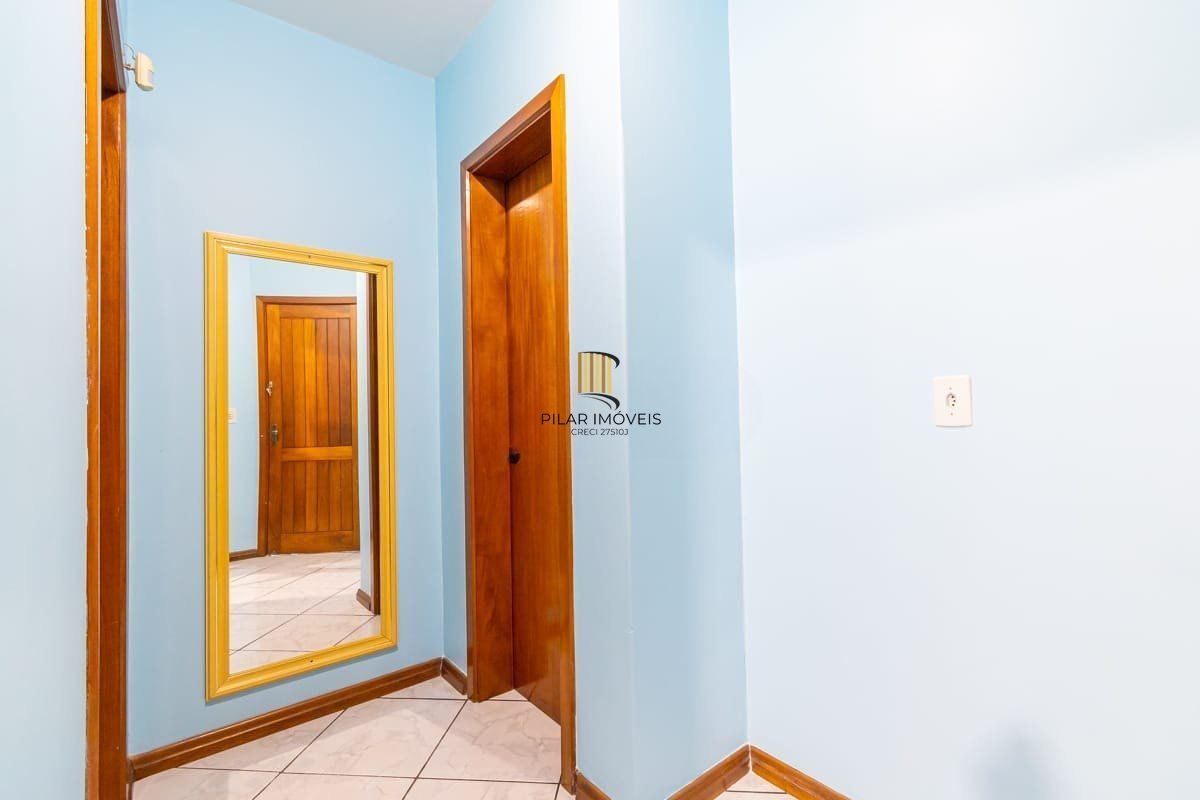 Casa de 2 dormitórios e 1 vagada de garagem em Cachoeirinha.