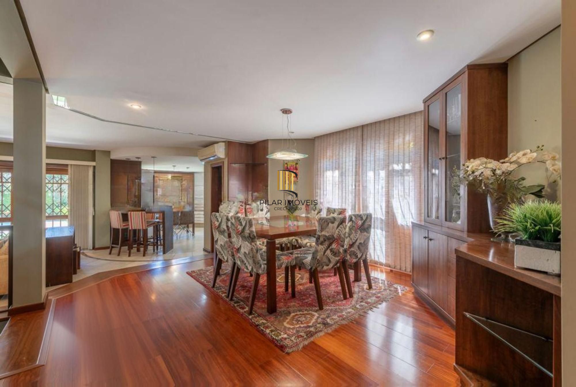 Casa com 5 dormitórios, 2 suítes, 2 vagas,360m² à venda no Jardim Itu Sabará.