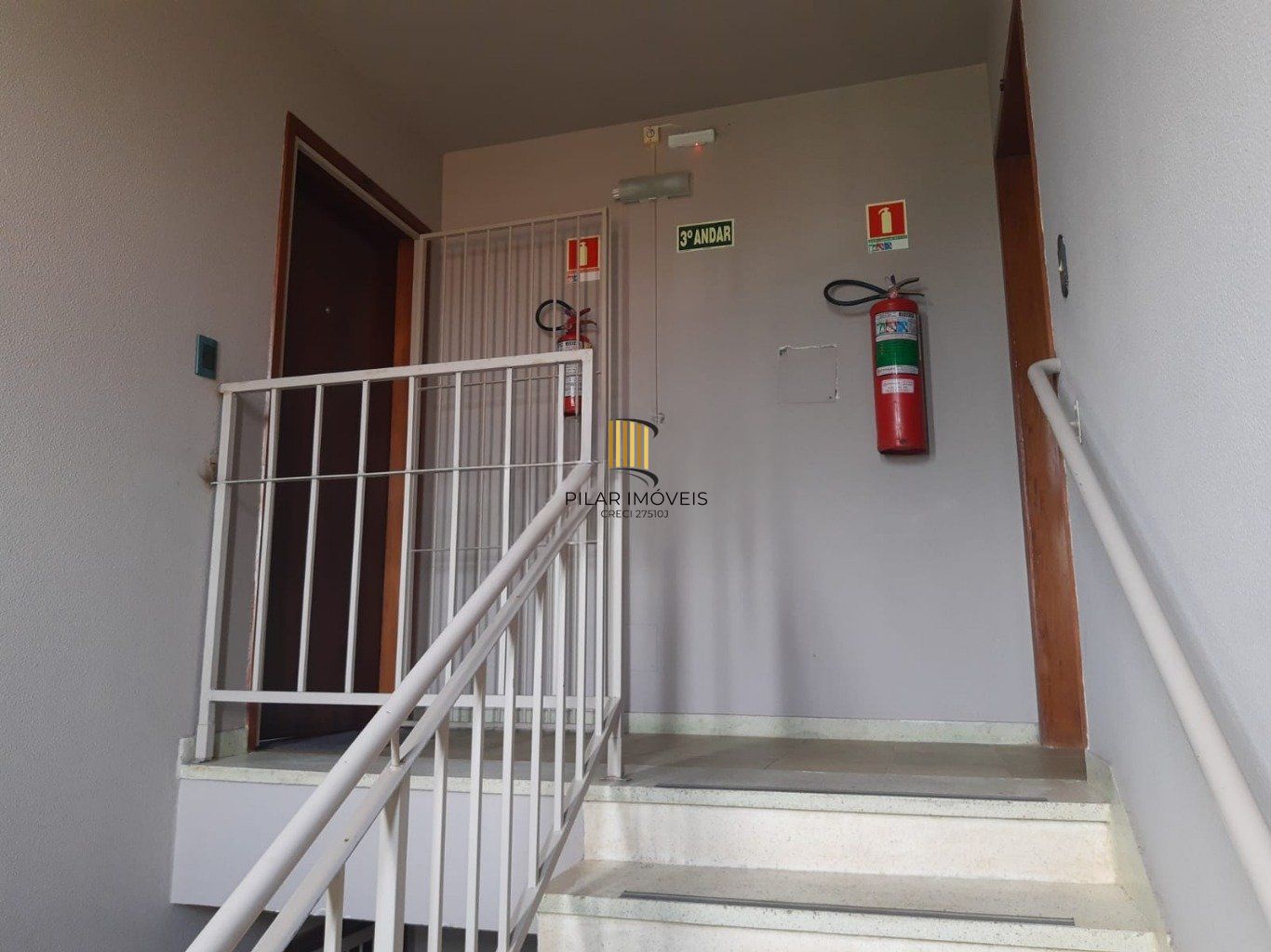 Apartamento Duplex de 2 dormitórios,  1 vaga de garagem em Cachoeirinha.