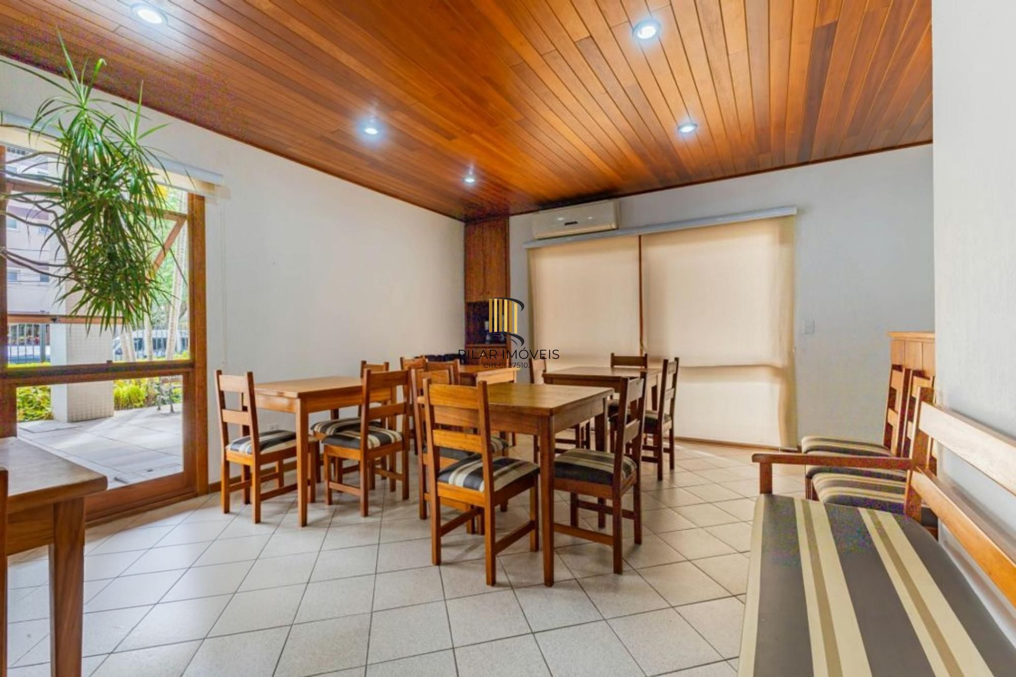 Apartamento com 3 quartos, 1 suíte, 3 vagas e elevador no Bairro São João.