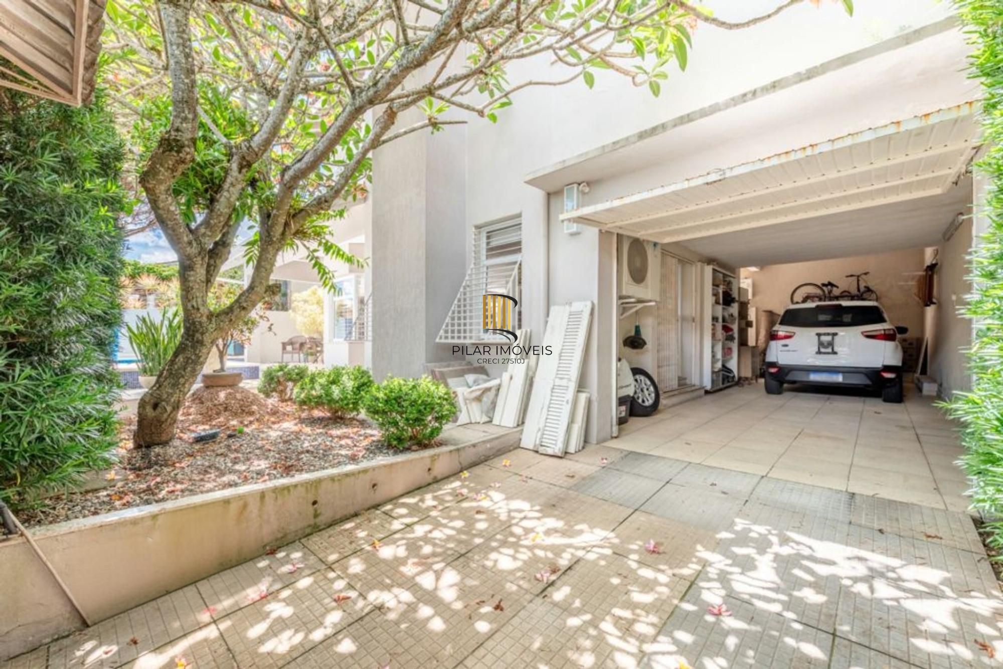 Casa 3 Dormitórios com Suíte e Piscina no Teresópolis