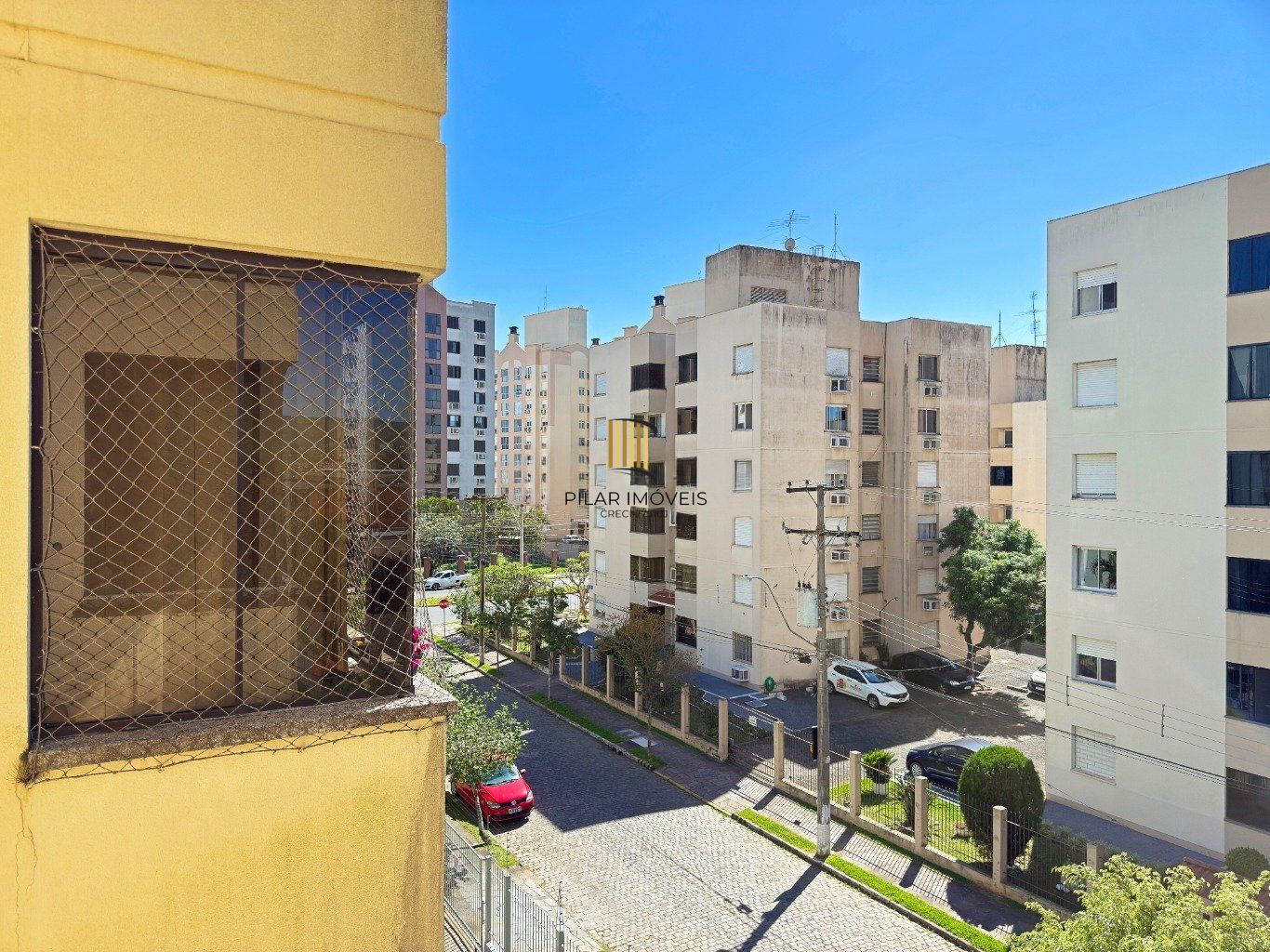 Apartamento com 2 quartos, vaga e elevador  no bairro Sarandi.