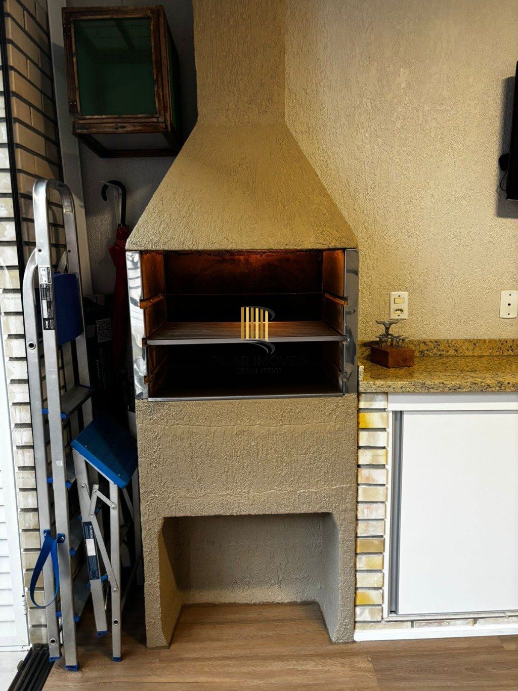 Casa com 2 dormitórios e 2 vagas de garagem em Canoas.