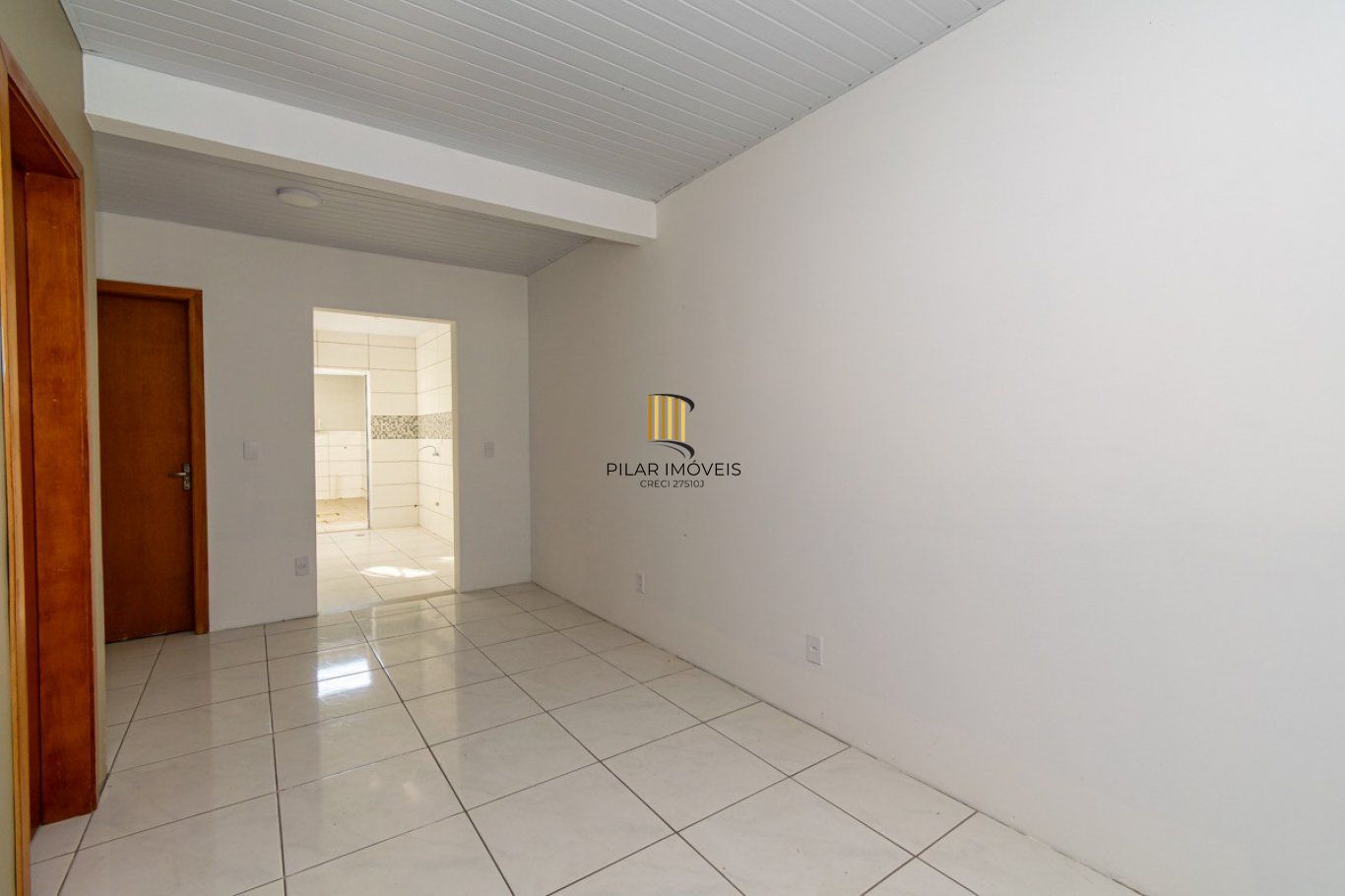 Casa de 2 dormitórios e 2 vagas de garagem em Cachoeirinha.