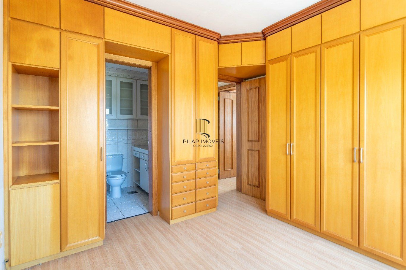 Apartamento com 3 Quartos, 1 suite e 1 vaga à Venda no bairro Tristeza.