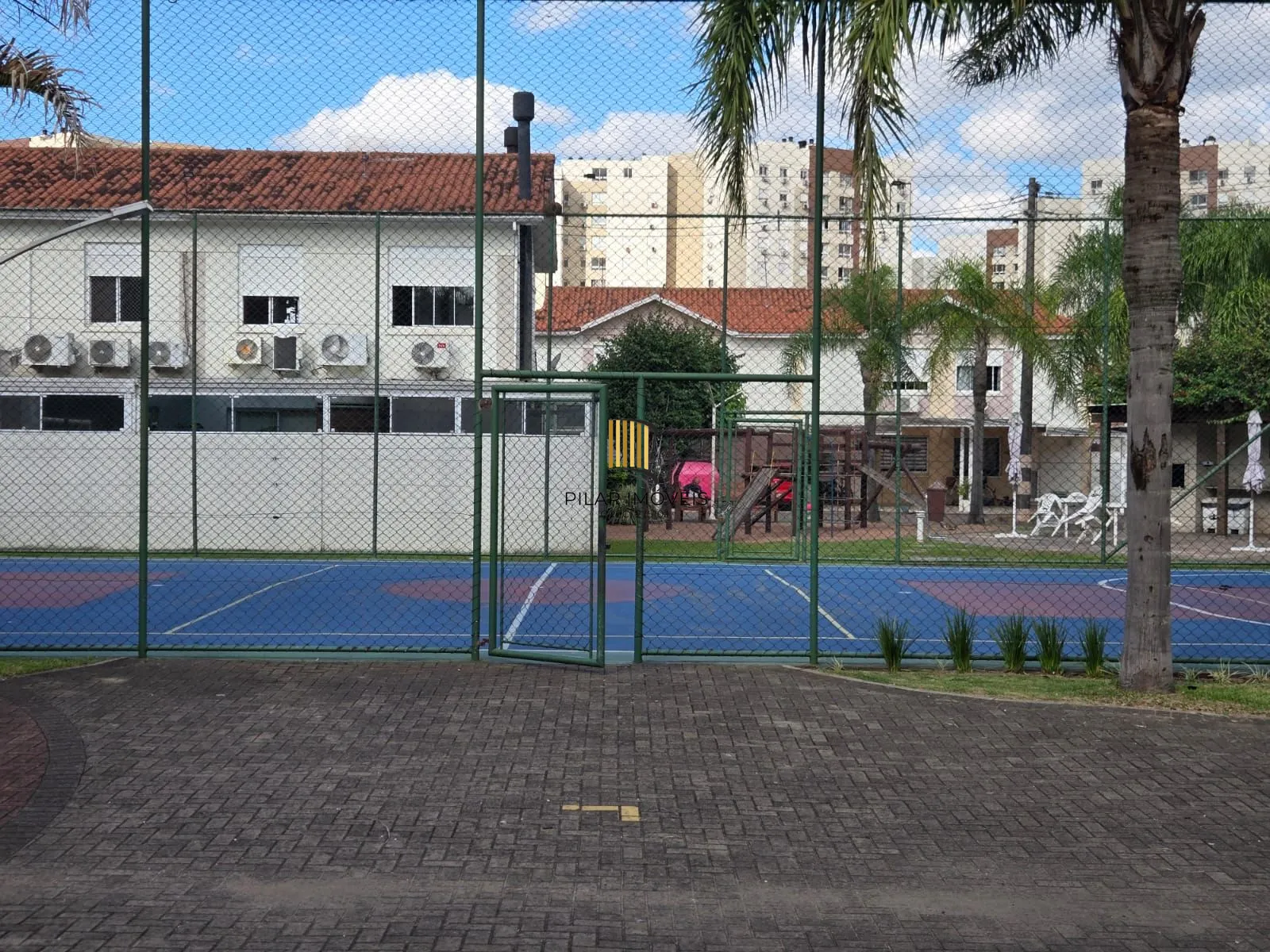 Casa de 2 dormitórios e 2 vagas de garagem em Canoas.