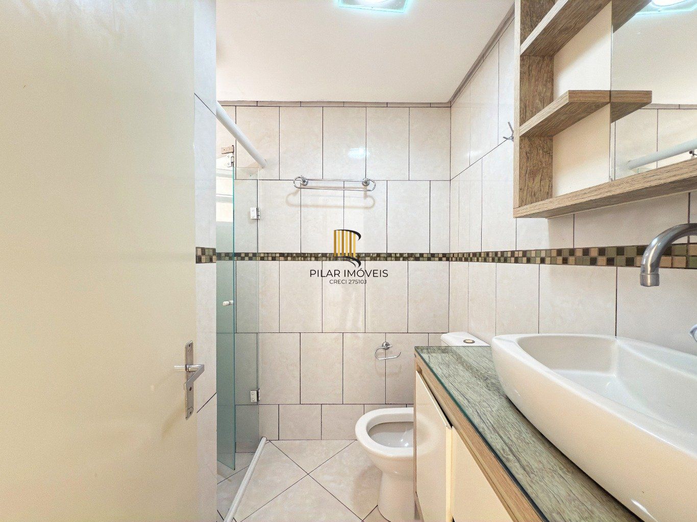 Apartamento com 2 quartos, vaga e elevador  no bairro Sarandi.