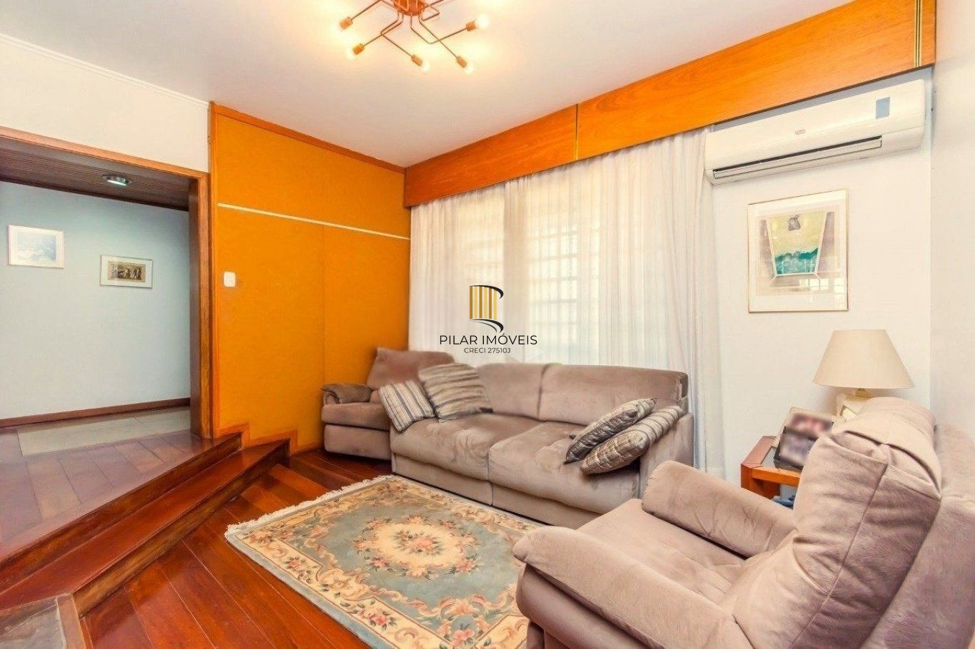 Casa com 4 dormitórios, 1 suíte, 4 vagas, piscina no bairro Três Figueiras.