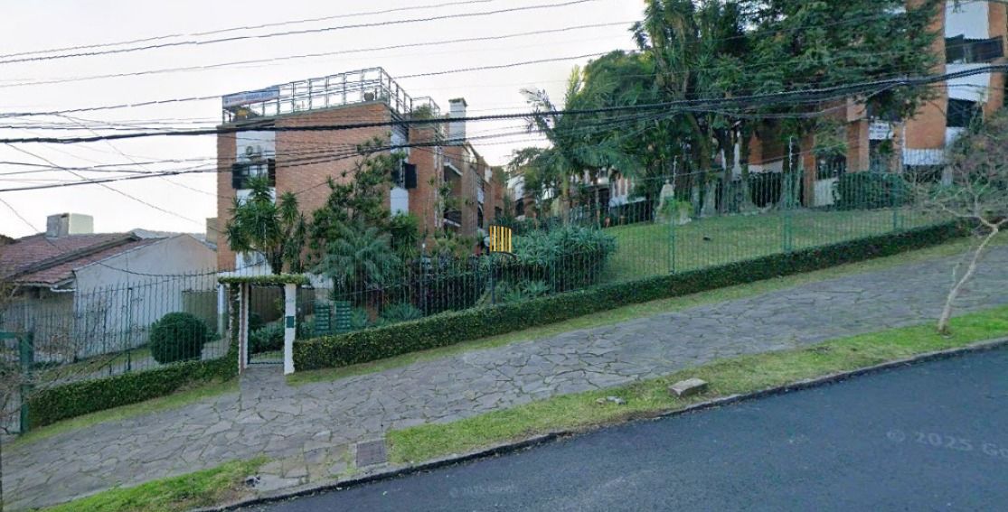 Apartamento térreo semi mobiliado de 3 dormitórios no bairro Cristal