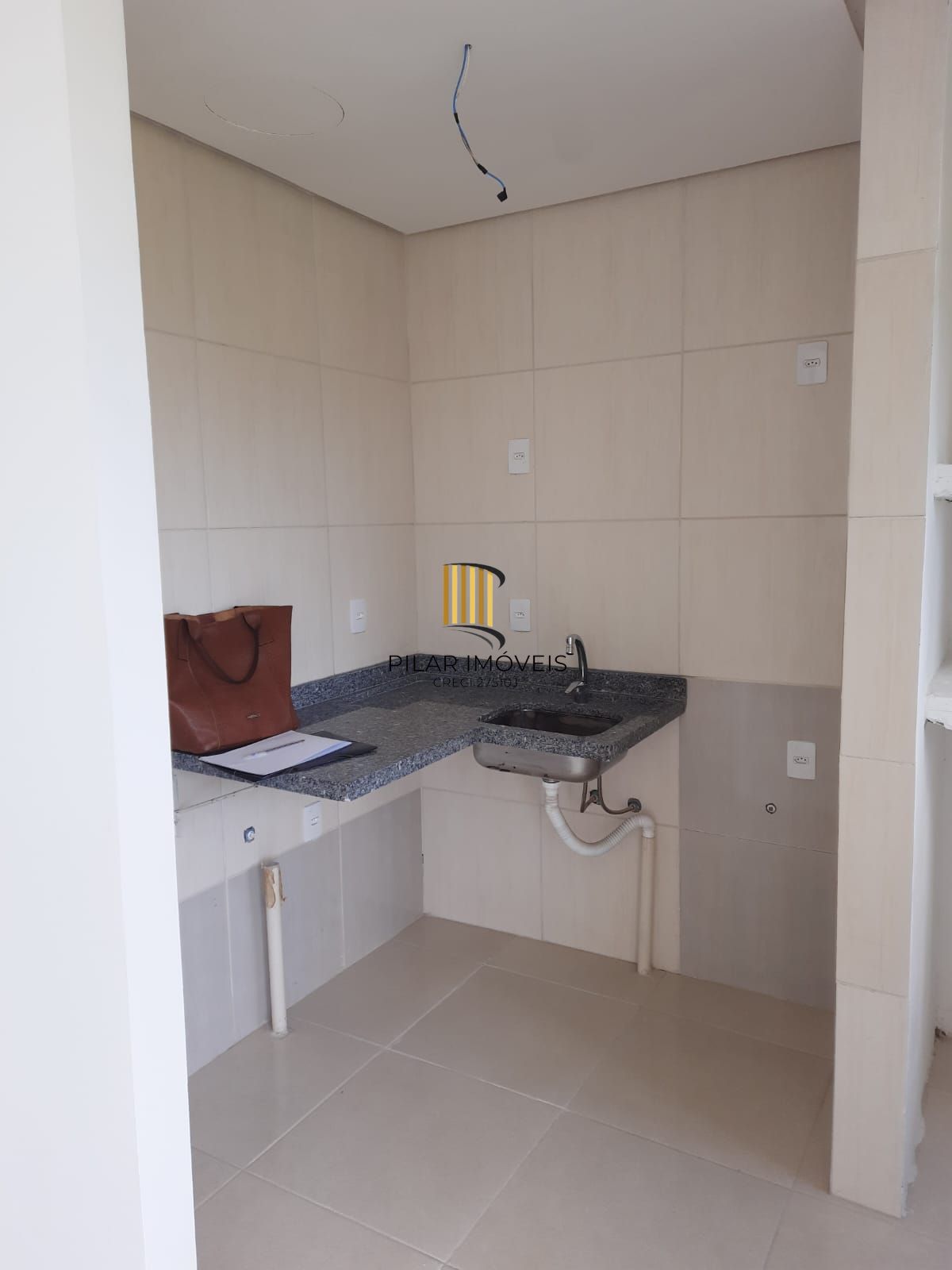 Apartamento a venda com 42 no Bairro cavalhada