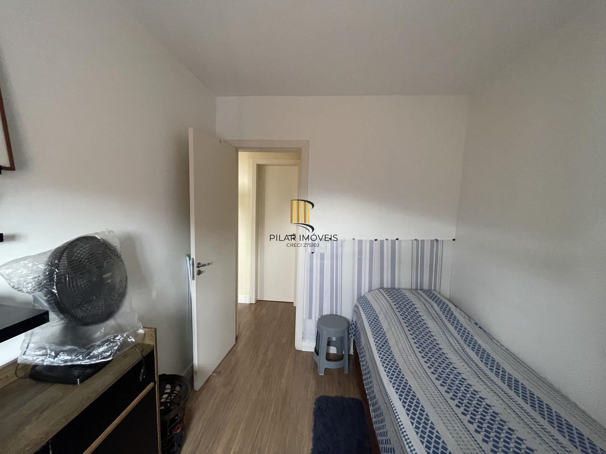 Apartamento mobiliado com 2 dormitórios e 1 vaga de garagem na Rua Sadi Castro.